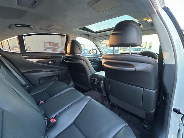 ＬＳ ＬＳ６００ｈ　バージョンＬ　ＧＯＯ鑑定車　保証１年付　サンルーフ　モデリスタスポイラー　ＯＰ１９インチホイール　ドラレコ　レーダー探知機　電動トランク　ステアリングヒーター　冷温風皮シート　ＴＶキット　スマートキー２個（10枚目）