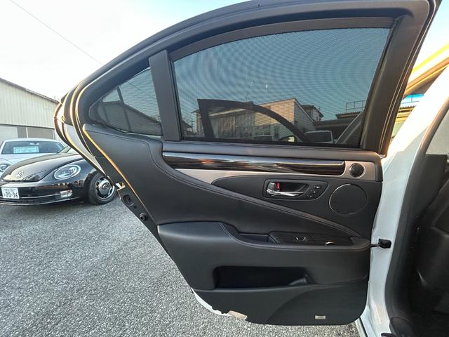 ＬＳ ＬＳ６００ｈ　バージョンＬ　ＧＯＯ鑑定車　保証１年付　サンルーフ　モデリスタスポイラー　ＯＰ１９インチホイール　ドラレコ　レーダー探知機　電動トランク　ステアリングヒーター　冷温風皮シート　ＴＶキット　スマートキー２個（48枚目）