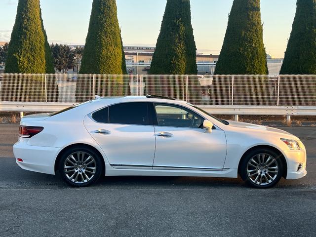 ＬＳ ＬＳ６００ｈ　バージョンＬ　ＧＯＯ鑑定車　保証１年付　サンルーフ　モデリスタスポイラー　ＯＰ１９インチホイール　ドラレコ　レーダー探知機　電動トランク　ステアリングヒーター　冷温風皮シート　ＴＶキット　スマートキー２個（70枚目）