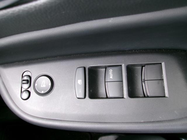 フィット ｅ：ＨＥＶホーム　雹災車　ナビ　バックカメラ　ホンダセンシング　ＬＥＤオートライト　オートハイビーム　パーキングソナー　ドラレコ　ハーフレザーシート　スマートキー（17枚目）