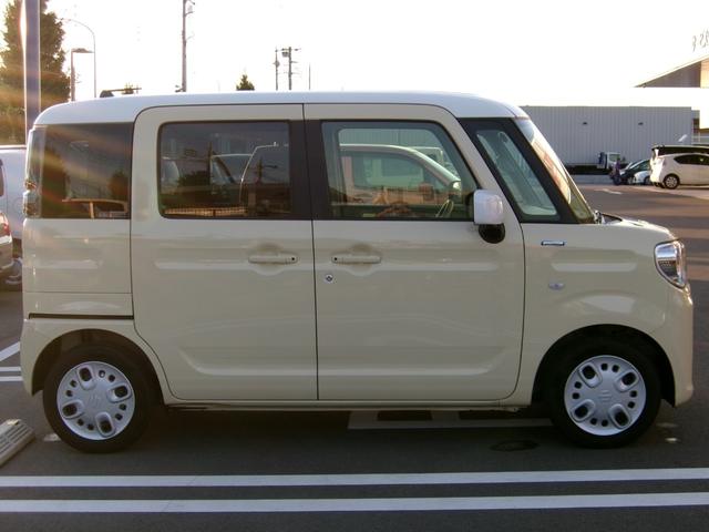 スペーシア ハイブリッドＸ　雹害車　全方位モニター用カメラパッケージ　純正８インチフルセグＳＤナビ　デュアルカメラブレーキサポート　両側オートスライドドア　シートヒーター　ビルトインＥＴＣ　後退時ブレーキサポート　フロアイルミ（5枚目）