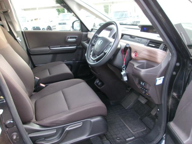 フリード＋ハイブリッド ハイブリッドＧ・ホンダセンシング　９インｔナビ　ＴＶ　ＤＶＤ再生　バックカメラ　ＢＬｕｅｔｏｏｔｈ接続　両席シートヒーター　スマートキー　ＣＭＢＳ　ＥＴＣ　両側電動スライドドア（10枚目）