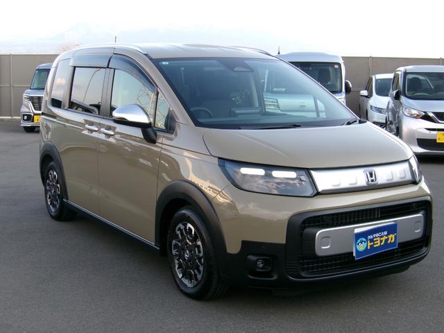 フリード e:HEVクロスター 11.4インチホンダコネクトナビ ホンダセンシング LEDヘッドライト プッシュスタート 運転席助手席シートヒーター アダプティブクルーズコントロール★(3枚目)