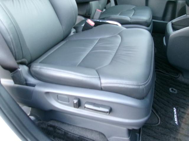 オデッセイハイブリッド e:HEVアブソルート・EXブラックエディション 11.4インチホンダkポネクトナビ フルセグ マルチビューカメラ ホンダセンシング 両側パワスライドドア パワーバックドア LEDオートライト パーキングソナー ヒーター付黒革パワーシート(32枚目)