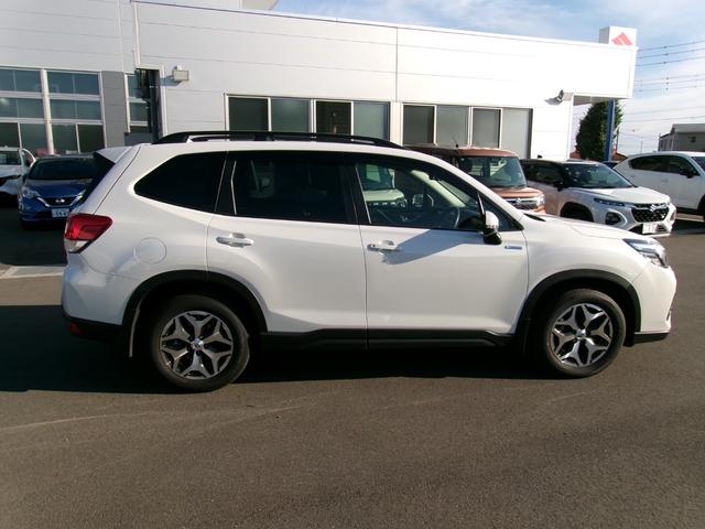 フォレスター ツーリング　アイサイト　ハーフレザーシート　ドライブレコーダー前後　両側パワーシート　フォグランプ　８インチナビ　フルセグテレビ　両席シートヒーター　ＥＴＣ　ワンオーナー　純正１７インチアルミホイール　ＬＥＤ（4枚目）