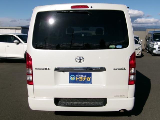 ハイエースバン 7インチナビ ワンセグ バックカメラ ドアバイザー オートエアコン キーレス HIDヘッドライト フォグランプ ETC コンセント ベッドキット 雹害車(9枚目)