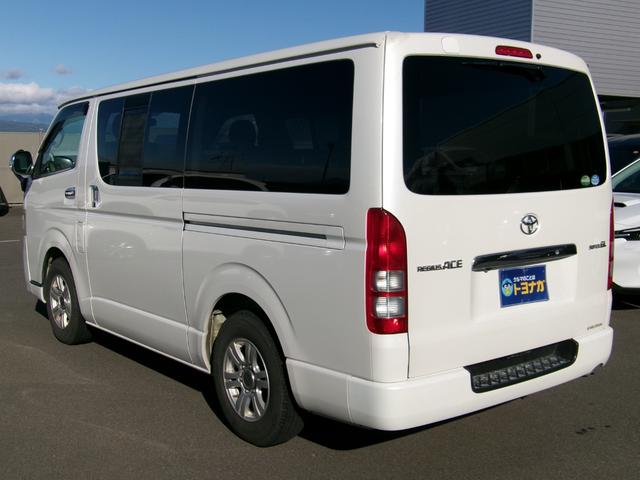 ハイエースバン 7インチナビ ワンセグ バックカメラ ドアバイザー オートエアコン キーレス HIDヘッドライト フォグランプ ETC コンセント ベッドキット 雹害車(10枚目)