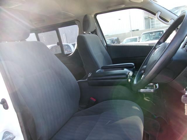 ハイエースバン 7インチナビ ワンセグ バックカメラ ドアバイザー オートエアコン キーレス HIDヘッドライト フォグランプ ETC コンセント ベッドキット 雹害車(12枚目)