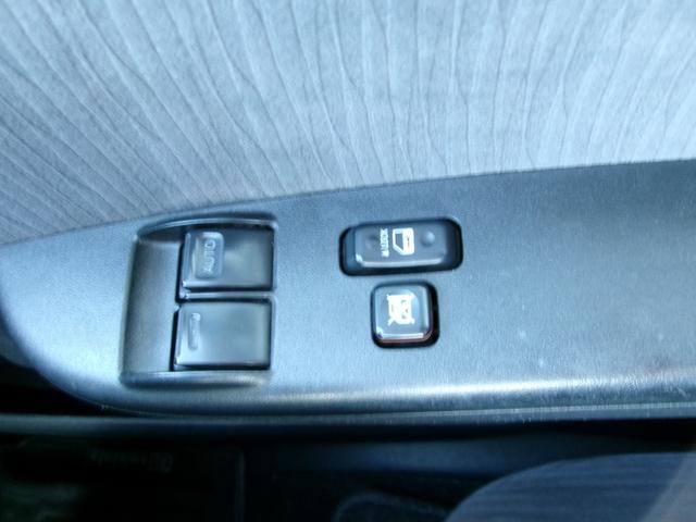 ハイエースバン 7インチナビ ワンセグ バックカメラ ドアバイザー オートエアコン キーレス HIDヘッドライト フォグランプ ETC コンセント ベッドキット 雹害車(15枚目)