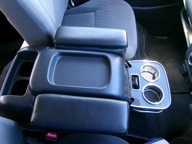 ハイエースバン 7インチナビ ワンセグ バックカメラ ドアバイザー オートエアコン キーレス HIDヘッドライト フォグランプ ETC コンセント ベッドキット 雹害車(22枚目)