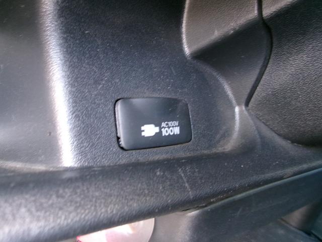 ハイエースバン 7インチナビ ワンセグ バックカメラ ドアバイザー オートエアコン キーレス HIDヘッドライト フォグランプ ETC コンセント ベッドキット 雹害車(25枚目)