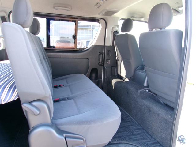 ハイエースバン 7インチナビ ワンセグ バックカメラ ドアバイザー オートエアコン キーレス HIDヘッドライト フォグランプ ETC コンセント ベッドキット 雹害車(29枚目)