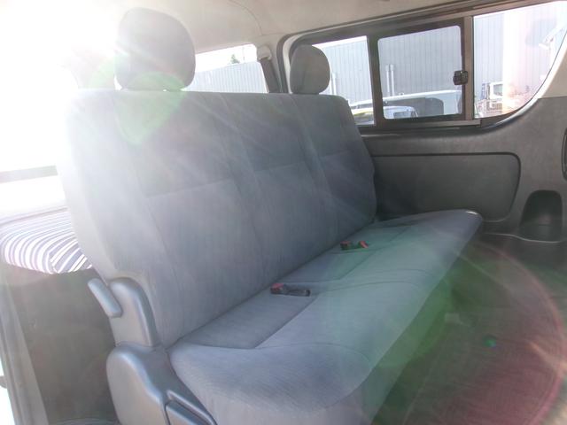 ハイエースバン 7インチナビ ワンセグ バックカメラ ドアバイザー オートエアコン キーレス HIDヘッドライト フォグランプ ETC コンセント ベッドキット 雹害車(30枚目)