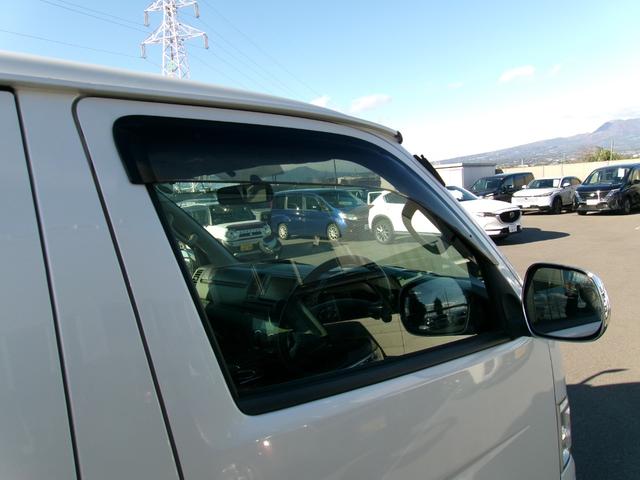 ハイエースバン 7インチナビ ワンセグ バックカメラ ドアバイザー オートエアコン キーレス HIDヘッドライト フォグランプ ETC コンセント ベッドキット 雹害車(33枚目)