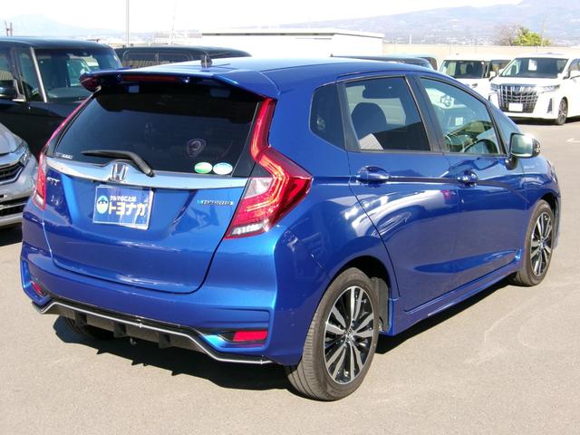 フィットハイブリッド Ｓ　ホンダセンシング　雹害車　ワンオーナー　純正インターナビ　フルセグＴＶ　バックカメラ　ＬＥＤオートライト　レーダークルーズコントロール　ビルトインＥＴＣ　スマートキー（4枚目）