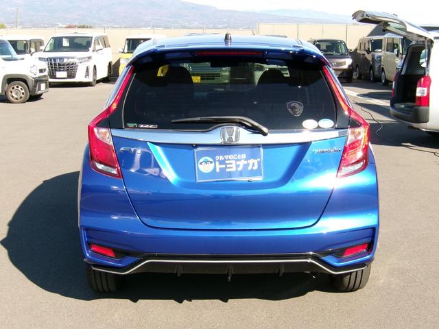 フィットハイブリッド Ｓ　ホンダセンシング　雹害車　ワンオーナー　純正インターナビ　フルセグＴＶ　バックカメラ　ＬＥＤオートライト　レーダークルーズコントロール　ビルトインＥＴＣ　スマートキー（5枚目）