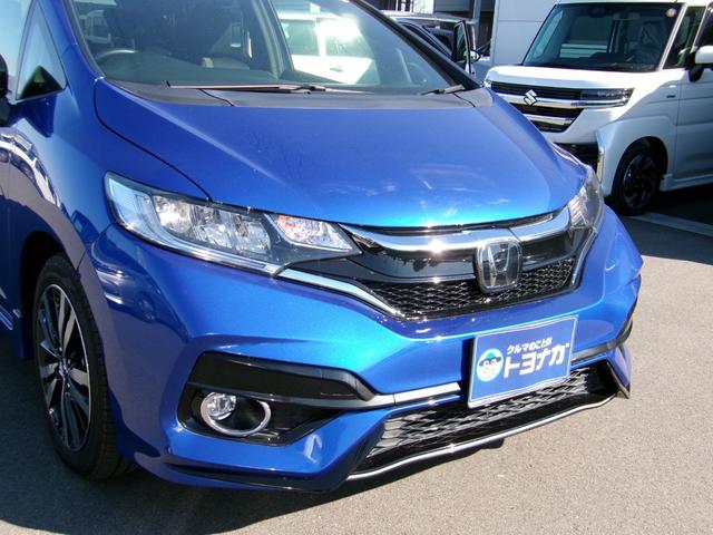フィットハイブリッド Ｓ　ホンダセンシング　雹害車　ワンオーナー　純正インターナビ　フルセグＴＶ　バックカメラ　ＬＥＤオートライト　レーダークルーズコントロール　ビルトインＥＴＣ　スマートキー（7枚目）