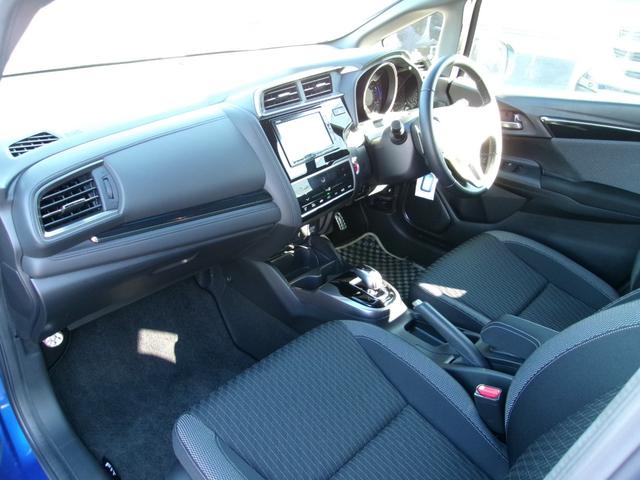 フィットハイブリッド Ｓ　ホンダセンシング　雹害車　ワンオーナー　純正インターナビ　フルセグＴＶ　バックカメラ　ＬＥＤオートライト　レーダークルーズコントロール　ビルトインＥＴＣ　スマートキー（10枚目）