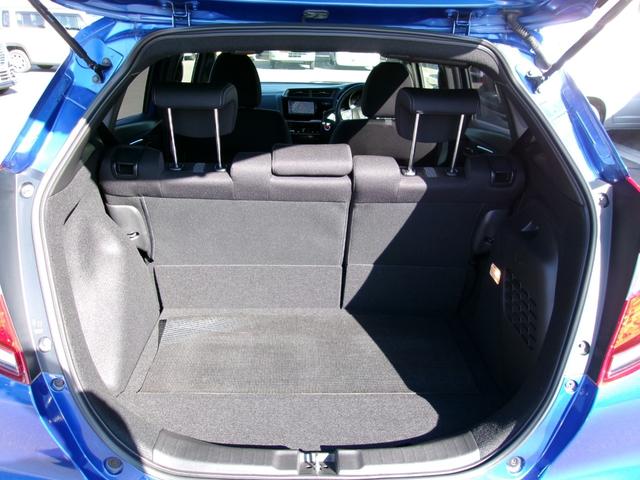 フィットハイブリッド Ｓ　ホンダセンシング　雹害車　ワンオーナー　純正インターナビ　フルセグＴＶ　バックカメラ　ＬＥＤオートライト　レーダークルーズコントロール　ビルトインＥＴＣ　スマートキー（15枚目）