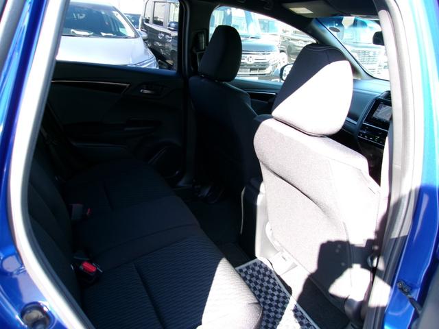 フィットハイブリッド Ｓ　ホンダセンシング　雹害車　ワンオーナー　純正インターナビ　フルセグＴＶ　バックカメラ　ＬＥＤオートライト　レーダークルーズコントロール　ビルトインＥＴＣ　スマートキー（17枚目）