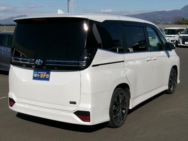 ヴォクシー ハイブリッドS-Z 雹害車 8型ナビ Bluetooth バックカメラ ドライブレコーダー 100V電源 LEDオートライト ビルトインETC 前席シートヒーター アダプティブクルーズコントロール コーナーソナー(4枚目)