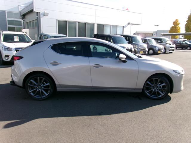 ＭＡＺＤＡ３ファストバック １５Ｓツーリング　マツダコネクトナビ　ＴＶ　３６０カメラ　ＬＥＤヘッドライト　アダクティブクルーズ　Ｂｌｕｅｔｏｏｔｈ接続　前後ドラレコ　ワンオーナー　禁煙車（6枚目）