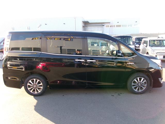 エスクァイア ハイブリッドＧｉ　雹害　アルパイン９インチナビ　アルパインリヤモニター　バックカメラ　フルセグテレビ　純正１５インチアルミホイール　トヨタセーフティセンス　前席シートヒーター　ＬＥＤヘッドライト　両側パワースライドドア（4枚目）