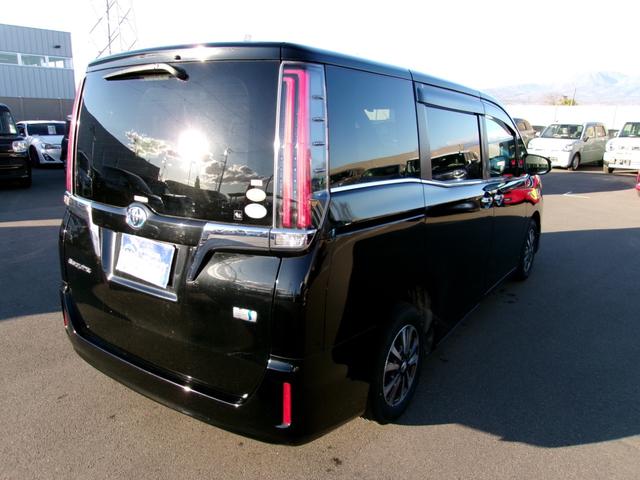 エスクァイア ハイブリッドＧｉ　雹害　アルパイン９インチナビ　アルパインリヤモニター　バックカメラ　フルセグテレビ　純正１５インチアルミホイール　トヨタセーフティセンス　前席シートヒーター　ＬＥＤヘッドライト　両側パワースライドドア（5枚目）