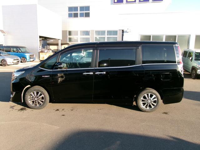 エスクァイア ハイブリッドＧｉ　雹害　アルパイン９インチナビ　アルパインリヤモニター　バックカメラ　フルセグテレビ　純正１５インチアルミホイール　トヨタセーフティセンス　前席シートヒーター　ＬＥＤヘッドライト　両側パワースライドドア（8枚目）