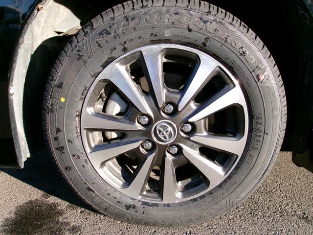 エスクァイア ハイブリッドＧｉ　雹害　アルパイン９インチナビ　アルパインリヤモニター　バックカメラ　フルセグテレビ　純正１５インチアルミホイール　トヨタセーフティセンス　前席シートヒーター　ＬＥＤヘッドライト　両側パワースライドドア（9枚目）