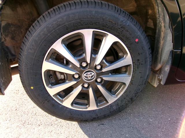 エスクァイア ハイブリッドＧｉ　雹害　アルパイン９インチナビ　アルパインリヤモニター　バックカメラ　フルセグテレビ　純正１５インチアルミホイール　トヨタセーフティセンス　前席シートヒーター　ＬＥＤヘッドライト　両側パワースライドドア（11枚目）