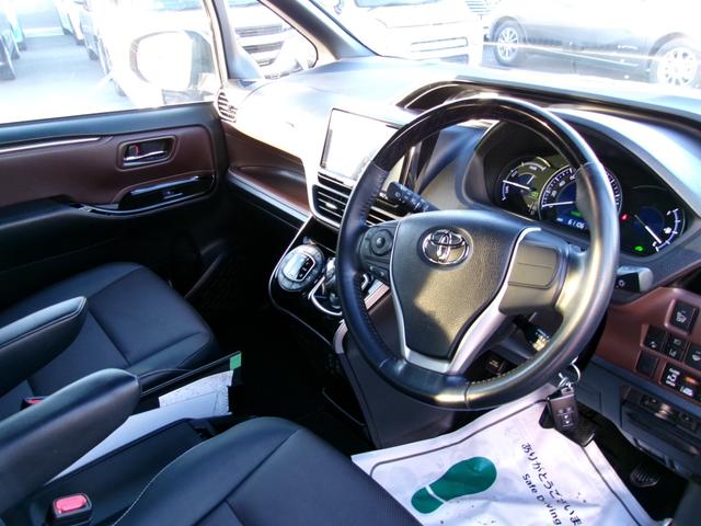 エスクァイア ハイブリッドＧｉ　雹害　アルパイン９インチナビ　アルパインリヤモニター　バックカメラ　フルセグテレビ　純正１５インチアルミホイール　トヨタセーフティセンス　前席シートヒーター　ＬＥＤヘッドライト　両側パワースライドドア（19枚目）