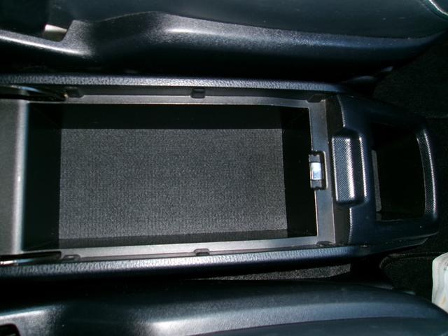 エスクァイア ハイブリッドＧｉ　雹害　アルパイン９インチナビ　アルパインリヤモニター　バックカメラ　フルセグテレビ　純正１５インチアルミホイール　トヨタセーフティセンス　前席シートヒーター　ＬＥＤヘッドライト　両側パワースライドドア（29枚目）