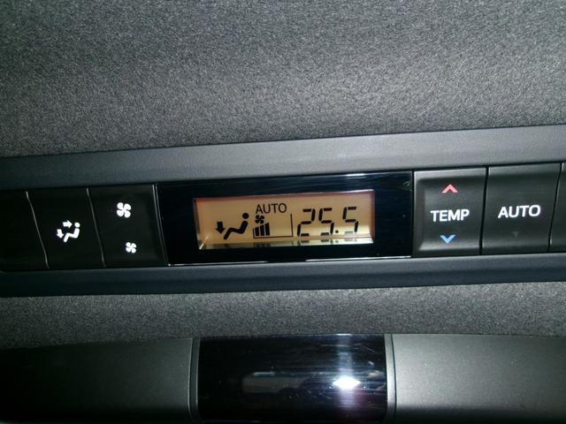 エスクァイア ハイブリッドＧｉ　雹害　アルパイン９インチナビ　アルパインリヤモニター　バックカメラ　フルセグテレビ　純正１５インチアルミホイール　トヨタセーフティセンス　前席シートヒーター　ＬＥＤヘッドライト　両側パワースライドドア（35枚目）