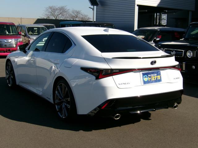 ＩＳ ＩＳ３００ｈ　Ｆスポーツ　軽度雹害車　レッドレザーシート　シートヒーター　ステアリングヒーター　マルチビューモニター　フロントドライブレコーダー（4枚目）