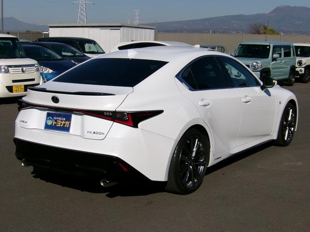 ＩＳ ＩＳ３００ｈ　Ｆスポーツ　軽度雹害車　レッドレザーシート　シートヒーター　ステアリングヒーター　マルチビューモニター　フロントドライブレコーダー（5枚目）