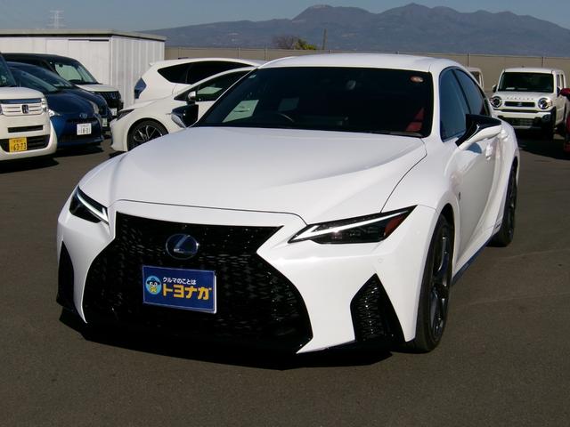 ＩＳ ＩＳ３００ｈ　Ｆスポーツ　軽度雹害車　レッドレザーシート　シートヒーター　ステアリングヒーター　マルチビューモニター　フロントドライブレコーダー（8枚目）