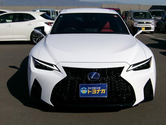 ＩＳ ＩＳ３００ｈ　Ｆスポーツ　軽度雹害車　レッドレザーシート　シートヒーター　ステアリングヒーター　マルチビューモニター　フロントドライブレコーダー（9枚目）