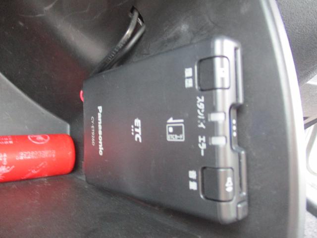 フリード Ｇ　ジャストセレクション　ＥＴＣ　バックカメラ　ナビ　ＴＶ　バックカメラ両側スライド・片側電動　ＨＩＤオートライト」キーレスエントリー　電動格納ミラー　３列シート　ウォークスルー　ＣＤ　ＵＳＢ　Ｂｌｕｅｔｏｏｔｈ（9枚目）