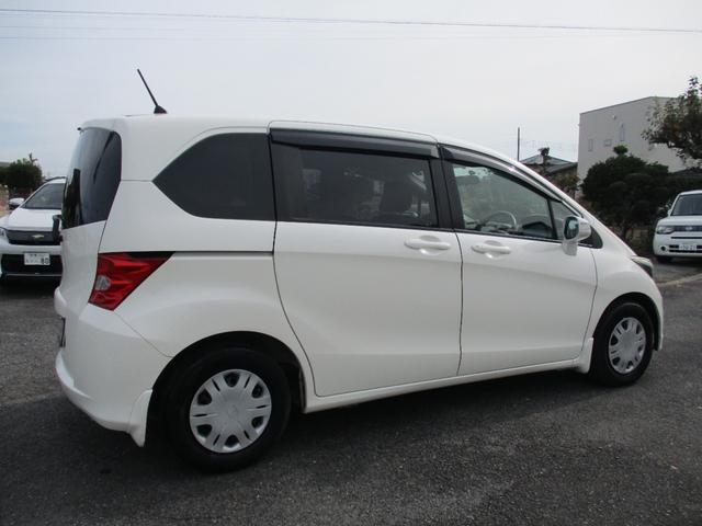 フリード Ｇ　ジャストセレクション　ＥＴＣ　バックカメラ　ナビ　ＴＶ　バックカメラ両側スライド・片側電動　ＨＩＤオートライト」キーレスエントリー　電動格納ミラー　３列シート　ウォークスルー　ＣＤ　ＵＳＢ　Ｂｌｕｅｔｏｏｔｈ（14枚目）