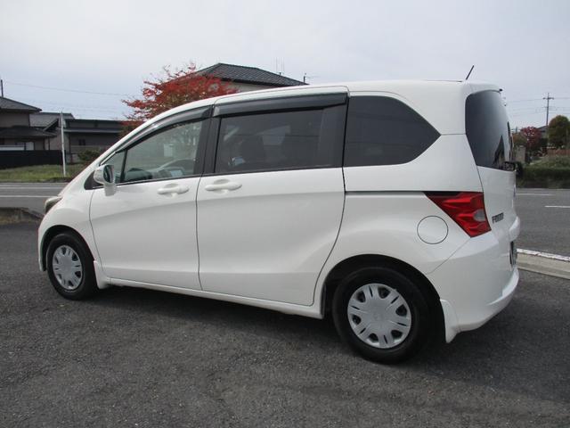 フリード Ｇ　ジャストセレクション　ＥＴＣ　バックカメラ　ナビ　ＴＶ　バックカメラ両側スライド・片側電動　ＨＩＤオートライト」キーレスエントリー　電動格納ミラー　３列シート　ウォークスルー　ＣＤ　ＵＳＢ　Ｂｌｕｅｔｏｏｔｈ（15枚目）