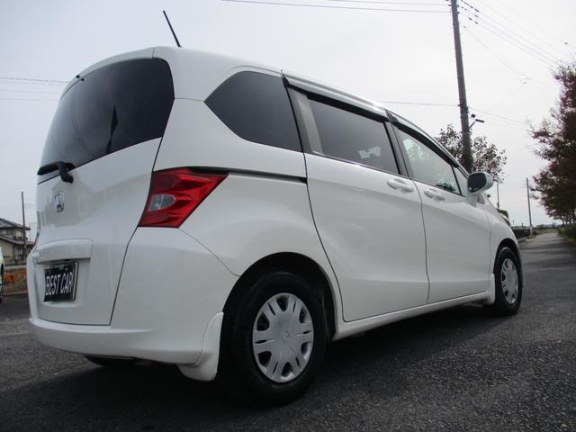 フリード Ｇ　ジャストセレクション　ＥＴＣ　バックカメラ　ナビ　ＴＶ　バックカメラ両側スライド・片側電動　ＨＩＤオートライト」キーレスエントリー　電動格納ミラー　３列シート　ウォークスルー　ＣＤ　ＵＳＢ　Ｂｌｕｅｔｏｏｔｈ（16枚目）