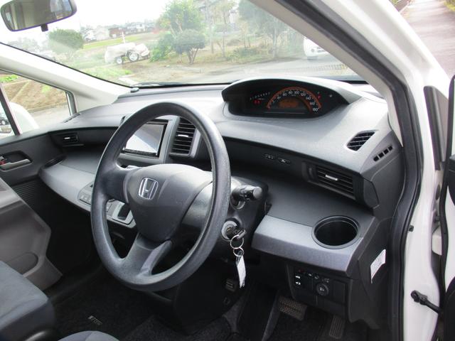 フリード Ｇ　ジャストセレクション　ＥＴＣ　バックカメラ　ナビ　ＴＶ　バックカメラ両側スライド・片側電動　ＨＩＤオートライト」キーレスエントリー　電動格納ミラー　３列シート　ウォークスルー　ＣＤ　ＵＳＢ　Ｂｌｕｅｔｏｏｔｈ（42枚目）