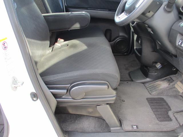 Ｎ－ＢＯＸカスタム Ｇ・ＬパッケージＳＳパッケージ　ＥＴＣ　バックカメラ　両側電動スライドドア　ナビ　ＴＶ　衝突被害軽減システム　オートライト　ＨＩＤ　スマートキー　アイドリングストップ　ベンチシート　ＣＶＴ　盗難防止システム　ＡＢＳ　ＥＳＣ　ＣＤ（68枚目）