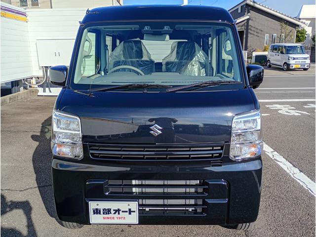エブリイ ＰＣ　届出済未使用車　ＬＥＤヘッドライト　運転席シートヒーター　ＵＳＢ電源ソケット　マニュアルエアコン　シートヒーター　オートライト　キーレスキー　スズキセーフティサポート（3枚目）