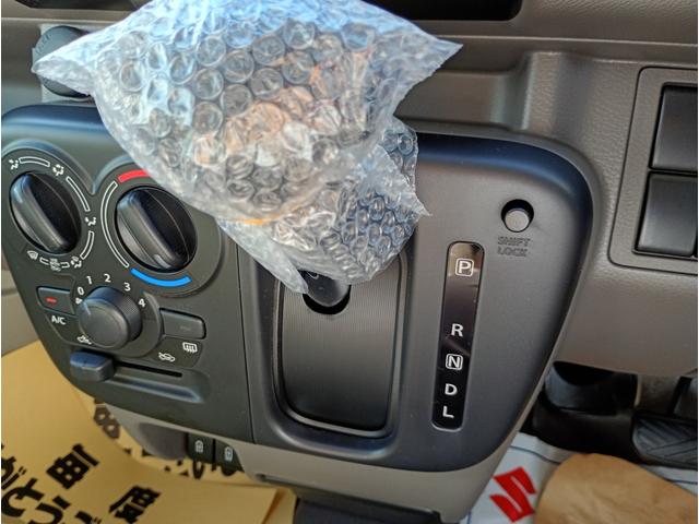 エブリイ ＰＣ　届出済未使用車　ＬＥＤヘッドライト　運転席シートヒーター　ＵＳＢ電源ソケット　マニュアルエアコン　シートヒーター　オートライト　キーレスキー　スズキセーフティサポート（17枚目）