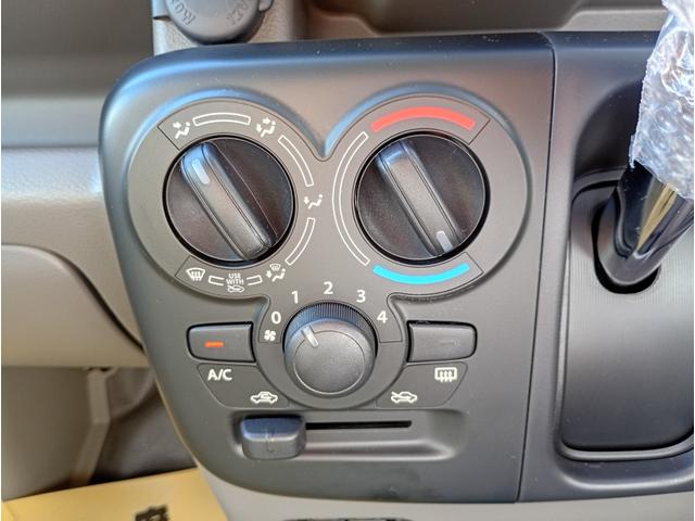 エブリイ ＰＣ　届出済未使用車　ＬＥＤヘッドライト　運転席シートヒーター　ＵＳＢ電源ソケット　マニュアルエアコン　シートヒーター　オートライト　キーレスキー　スズキセーフティサポート（18枚目）