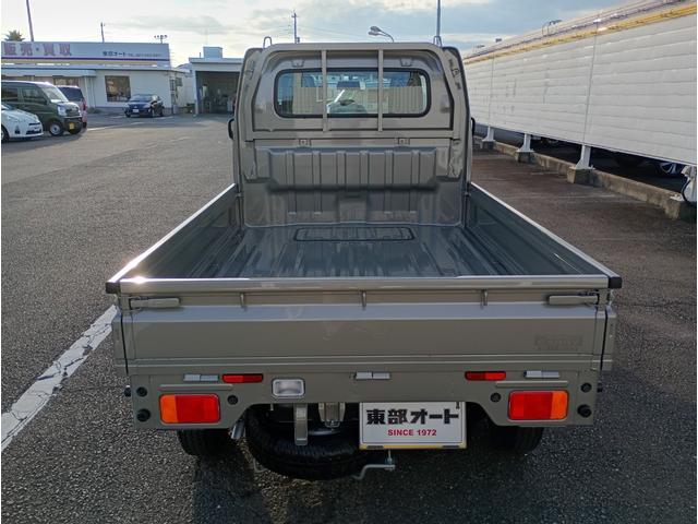 キャリイトラック ＫＣエアコン・パワステ　届出済未使用車　４ＷＤ　４ＡＴ　ＡＭ・ＦＭラジオ　セーフティサポート非装着車　Ｗエアバック　パワーウィンドウ　オートライト　マニュアルエアコン　キーレスキー　コーナーセンサー　アイドリングストップ（28枚目）