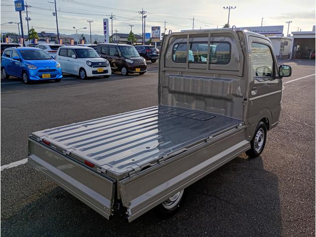 キャリイトラック ＫＣエアコン・パワステ　届出済未使用車　４ＷＤ　４ＡＴ　ＡＭ・ＦＭラジオ　セーフティサポート非装着車　Ｗエアバック　パワーウィンドウ　オートライト　マニュアルエアコン　キーレスキー　コーナーセンサー　アイドリングストップ（34枚目）