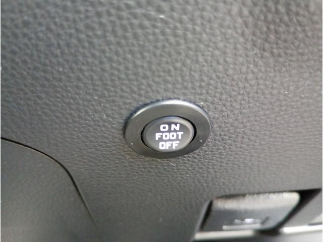 ハリアーハイブリッド Ｇ　１オーナー　純正１０インチメモリーナビ　フルセグＴＶ　バックカメラ　ビルトインＥＴＣ　デジタルインナーミラー　ハーフレザーシート　パワーシート　ＬＥＤヘッドライト　パワーバックドア　レーダークルコン（9枚目）